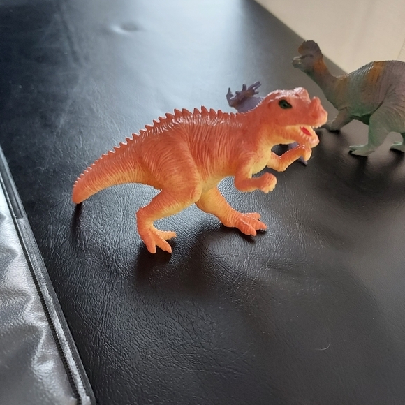 3 Small Unbranded Dinos - Picture 4 of 9